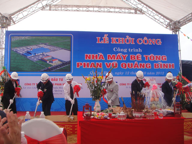 12/10/2012 - Lễ động thổ nhà máy bê tông Phan Vũ Quảng Bình